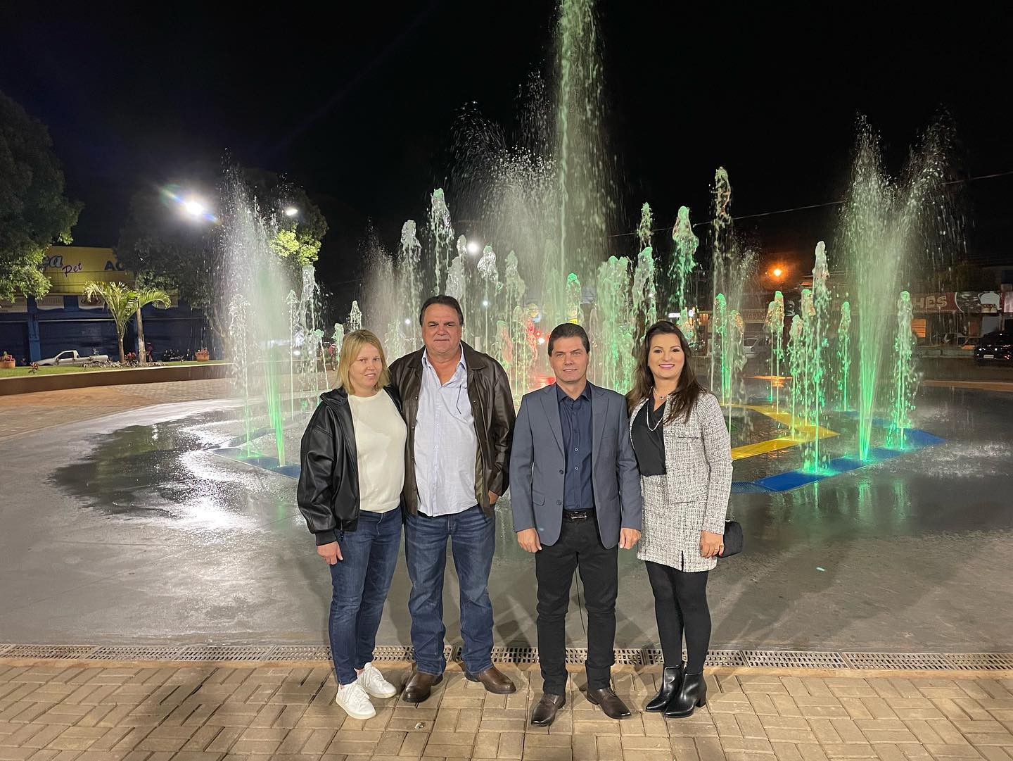 vice prefeito Mauro Christianini com a esposa Joana, prefeito Marcos Calderan e a primeira dama Meire - Foto Hosana de Lourdes