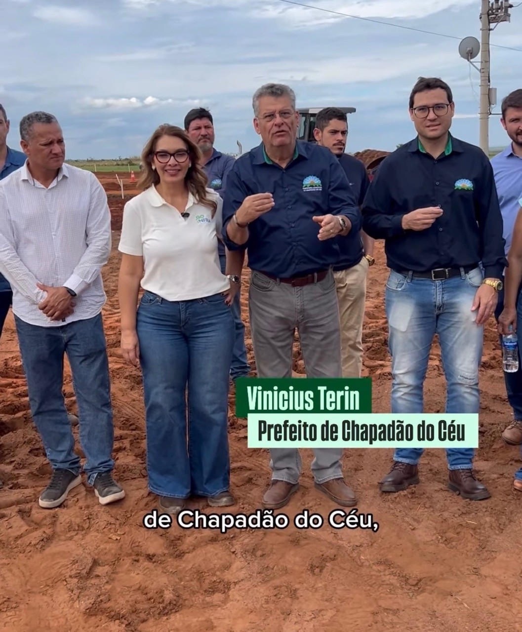 Prefeito de Chapadão do Céu GO Vinicius Terin e presidente do Goinfra Eliane Simonini visitanto obras (assessoria)