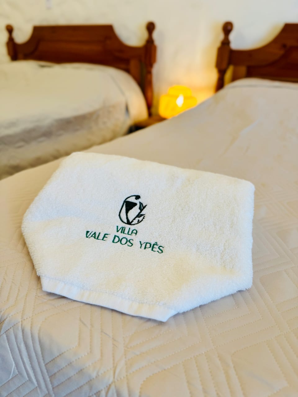 Uma das suites da Pousada Villa Vale dos Ipes (Foto Assessoria)