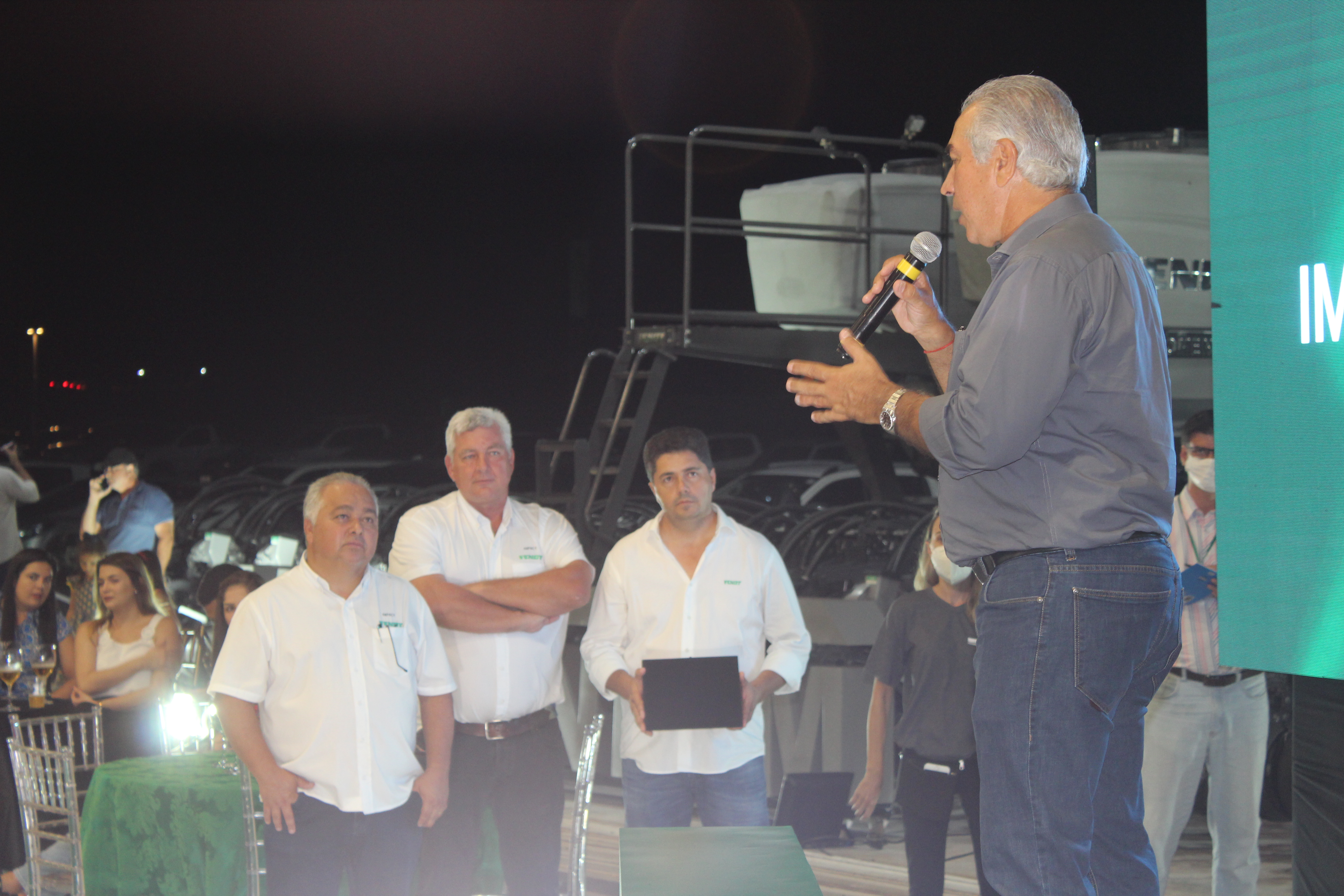 Governador fala aos presentes - Foto Hosana de Lourdes