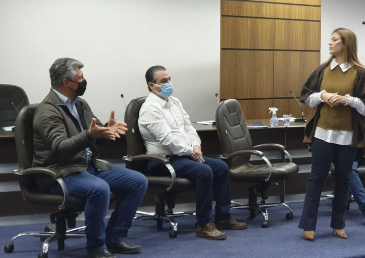 Foto Mayara Siqueira - Empresário Joares Sanches (PSL), Secretário Thiago Caminha e a Senadora Soraya Thronicke