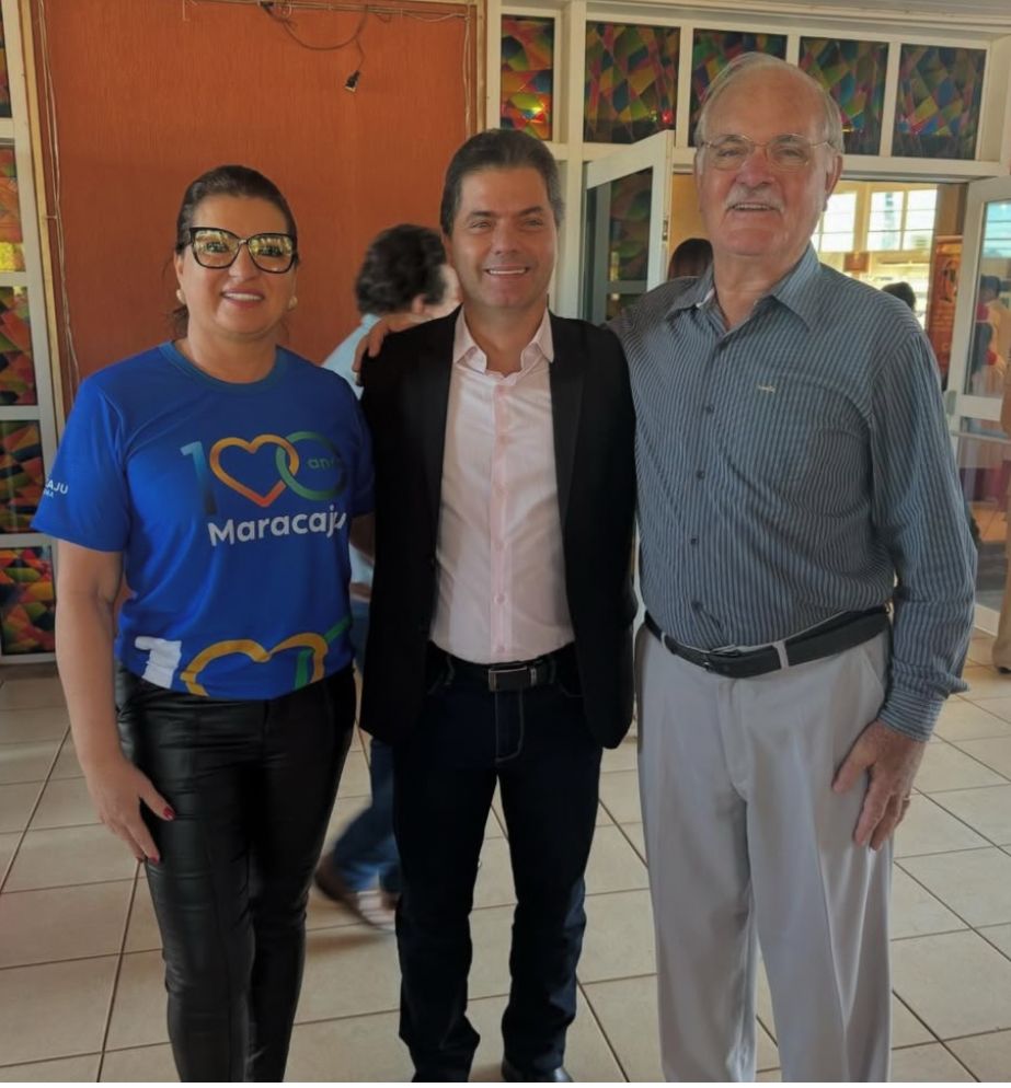 Ex prefeito em 2024 em Maracaju com prefeito Marcos e a primeira dama Meire Calderan (Foto Hosana de Lourdes)