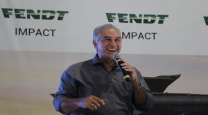 o governador participou da visita a Concessionária Impact Fendt, em Maracaju,