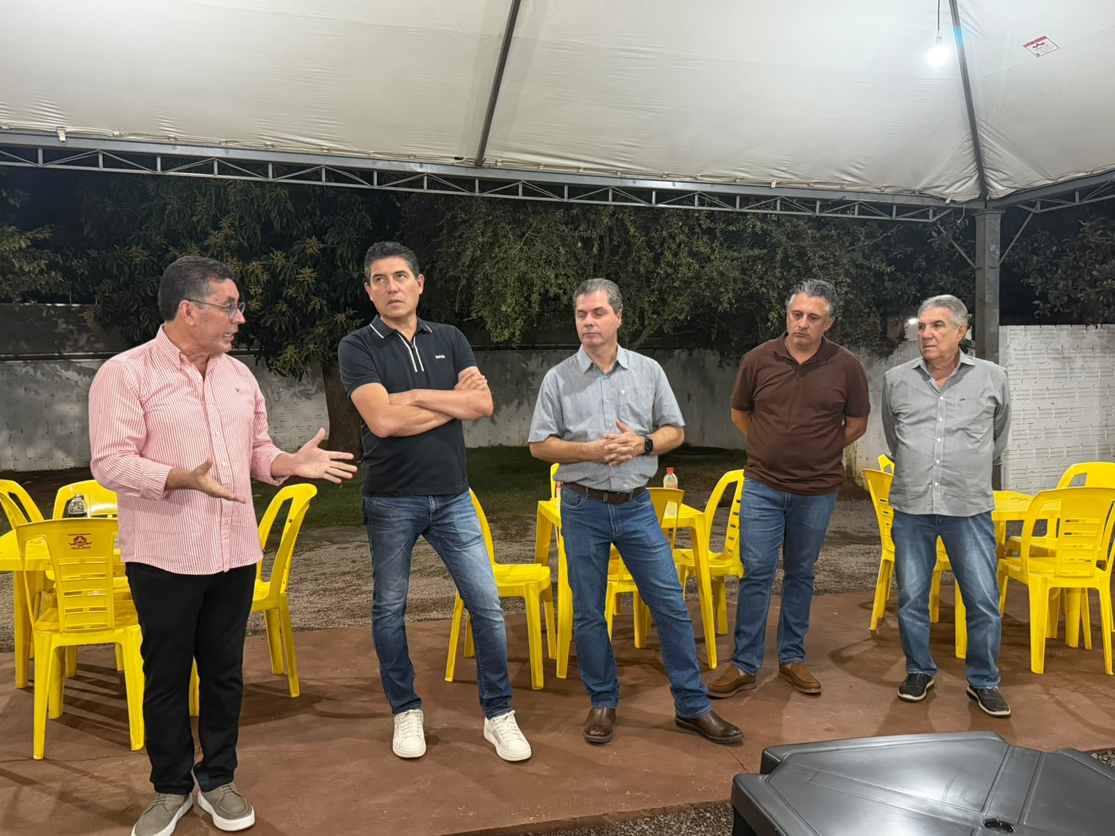 Encontro no diret&oacute;rio do PL em Maracaju (Foto Hosana de Lourdes)
