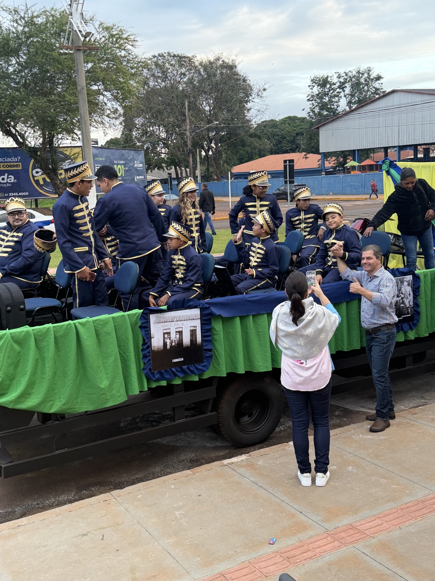Prefeito Marcos Calderan com a Banda Dona Fé Fernandes (Foto Hosana de Lourdes)