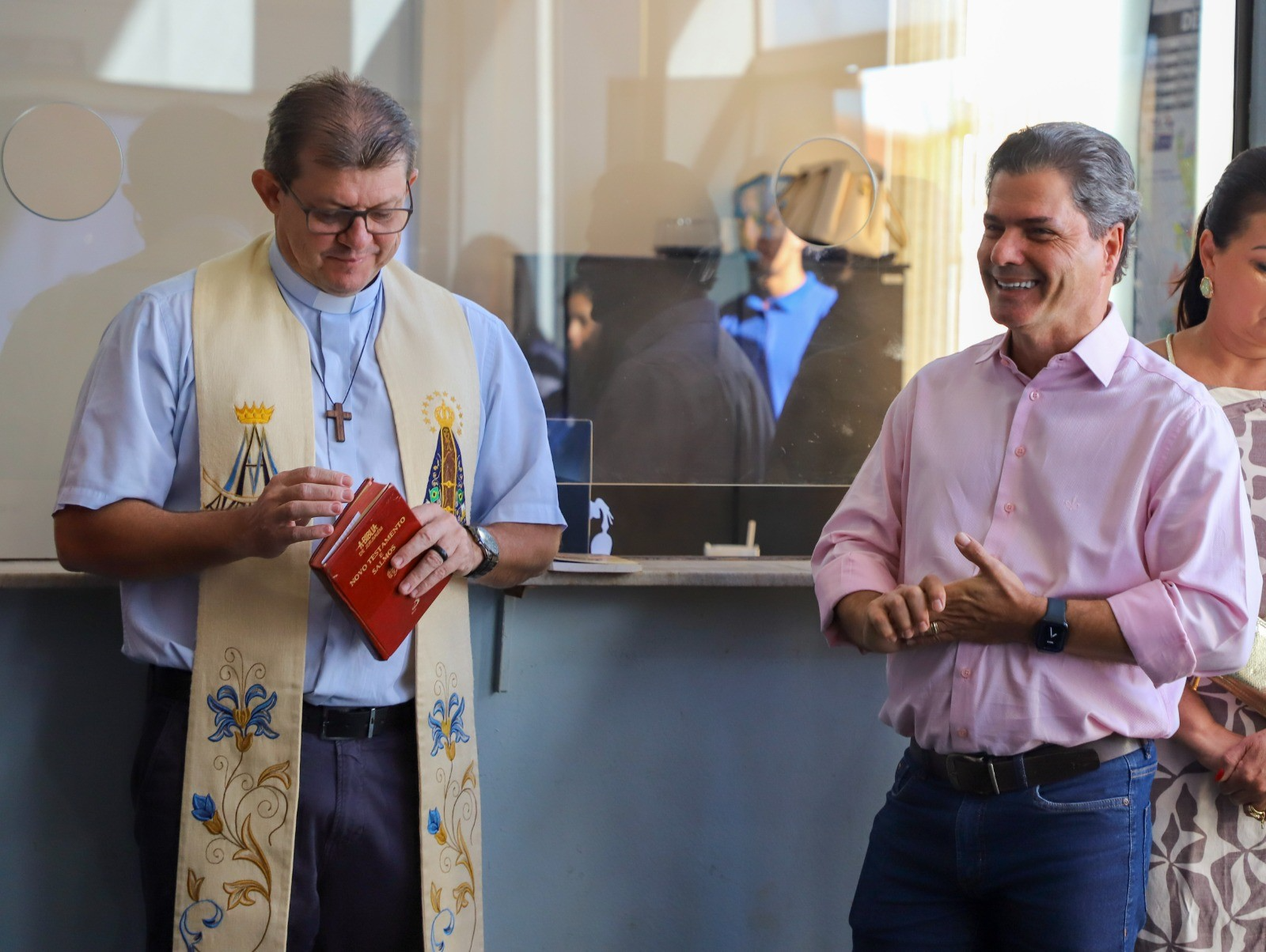 Padre Junior e o prefeito Marcos Calderan             (Assessoria)