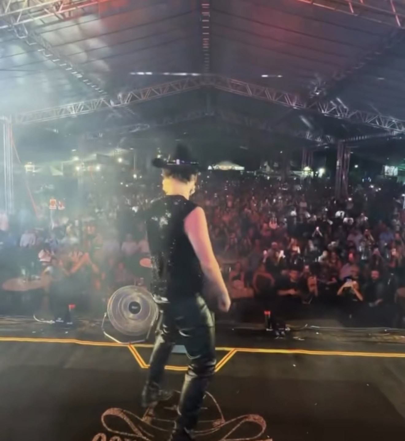 Na tenda principal Countrybeat fez a festa com a galera presente (Hosana de Lourdes)