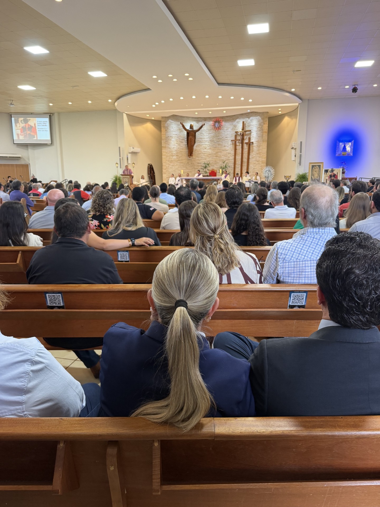 Padre Júnior durante a homilia nesta quarta-feira, dia 16, despedida de Arthur