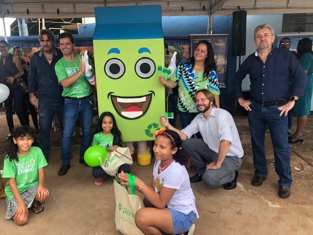 Prefeito e secretários durante lançamento do projeto de Recicla verdinho em Maracaju - Hosana de Lourdes