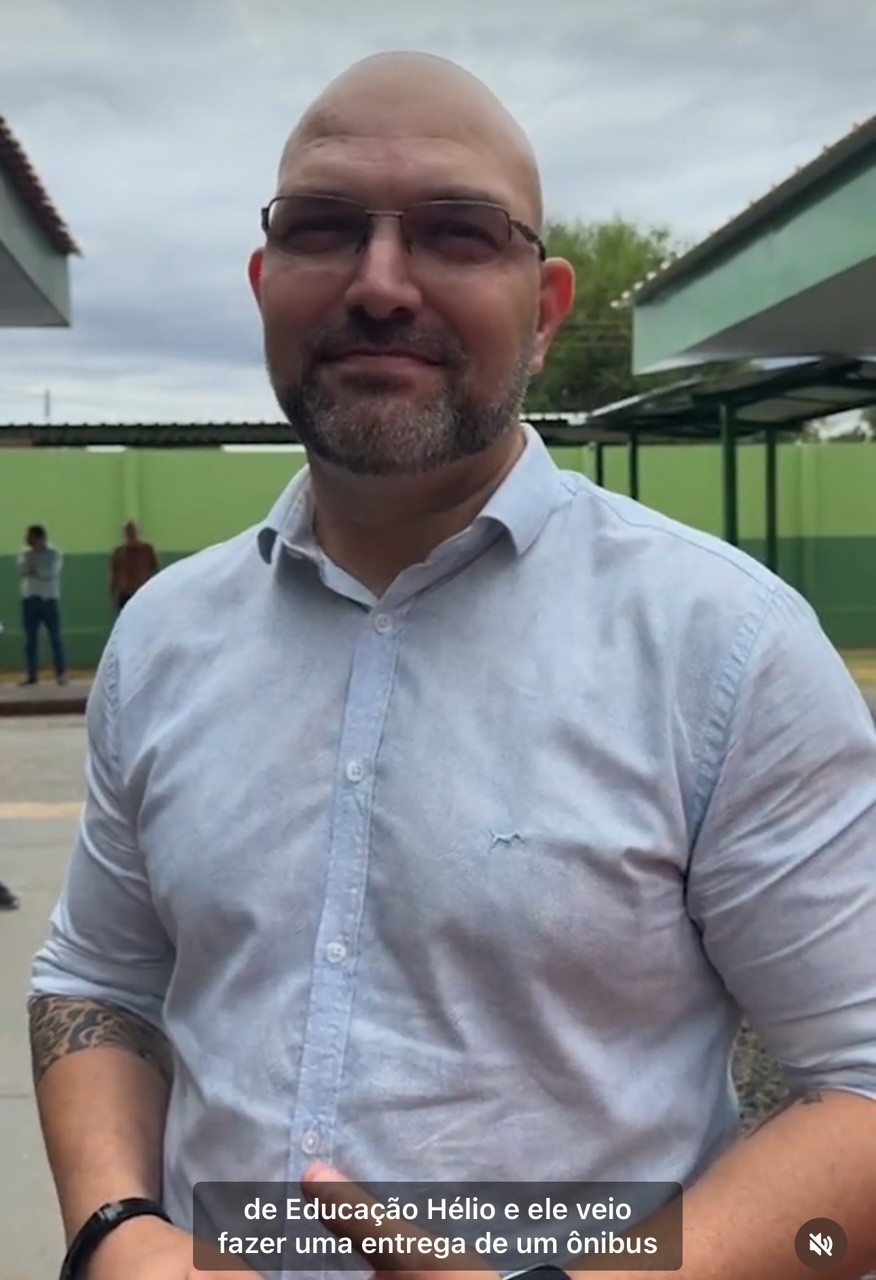 Secretario de educação Hélio Daher 