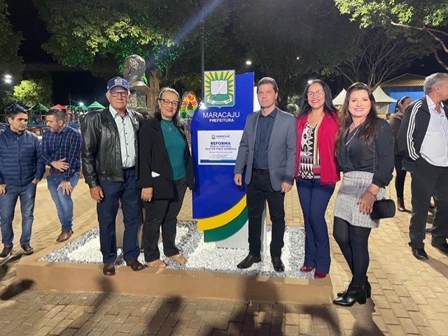 Familiares de Nestor Pires Barbosa com prefeito Marcos Calderan e a primeira dama Meire Foto Hosana de Lourdes
