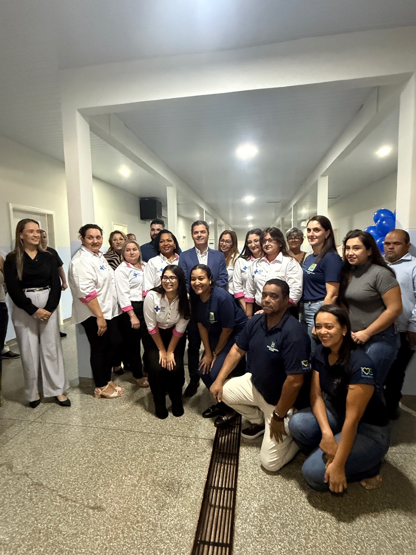 Equipe ESF Nestor Muzzi e as autoridades (Foto Hosana de Lourdes)