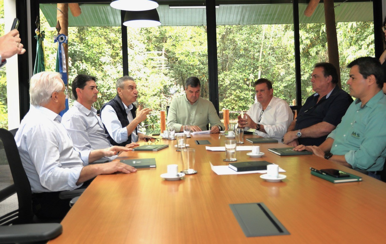 Reuni&atilde;o com governador  em Campo Grande nesta segunda feira (foto Saul  SChramm)