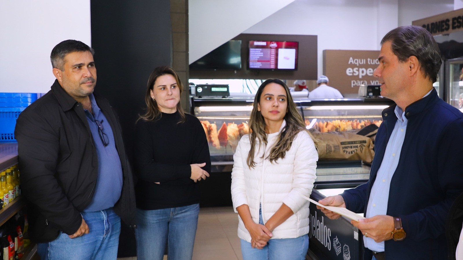 Prefeito Marcos Calderan com os sócios administradores da Comitiva (Foto Assessoria)
