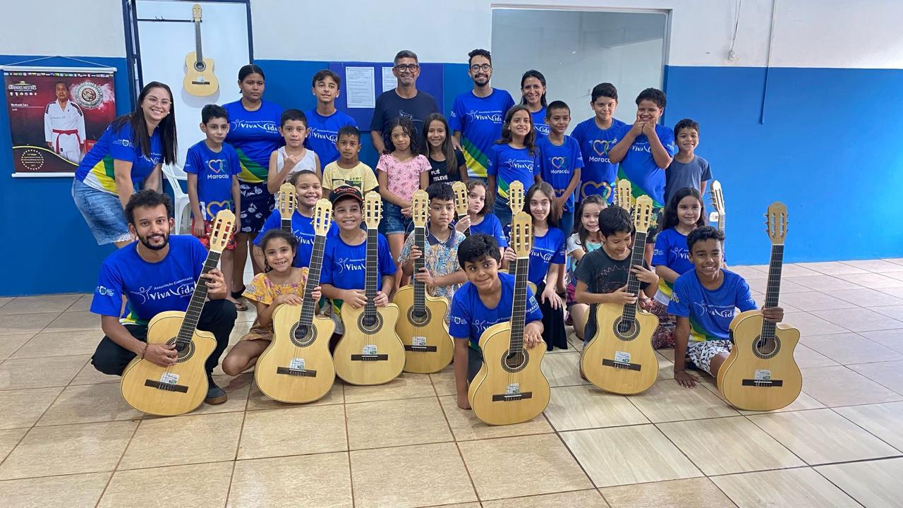 Alunos do violão do projeto Viva Vida Maracaju
