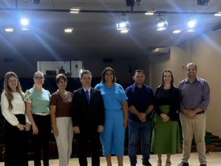 Prefeito Marcos Calderan com parte da equipe de trabalho