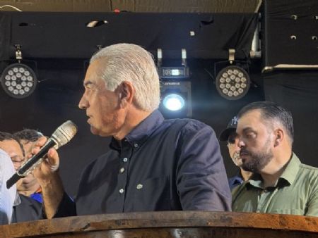 Ex governador Reinaldo Azambuja (PL) durante abertura da Festa