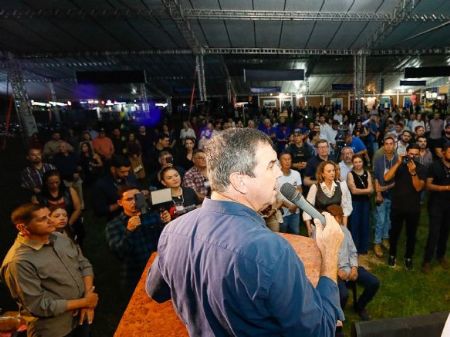 Governador Eduardo Riedel que participou da abertura da Festa da Linguiça em Maracaju