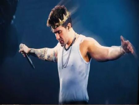 Mesmo com todo o luxo, o artista afirma que sua maior fortuna é a vida simples ao lado da família