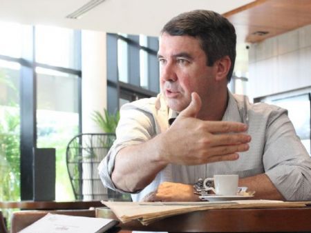 Governador Eduardo Riedel do Mato Grosso do Sul