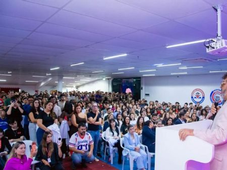 _O CEO da UCP e da Universidade Interamericana de Pedro Juan Caballero, Carlos Bernardo, foi o anfitrião da cerimônia_