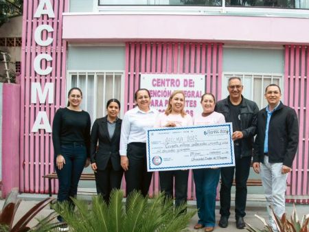 _Universidade Central do Paraguai realiza ação social em apoio ao combate do câncer de mama_