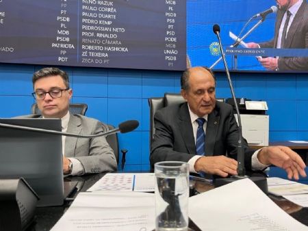 Zé Teixeira solicita usina fotovoltaica e reparos na rede elétrica