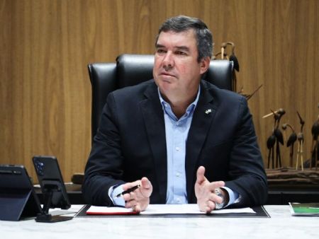 Governador Eduardo Riedel do MS