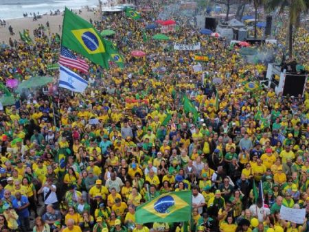Manifestações da direita e da esquerda se espalham pelo país neste 7 de Setembro. Anistia e pedidos de soberania se contrapoem nos protestos