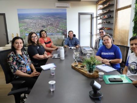Prefeito Marcos Calderan durante a reunião na última segunda feira