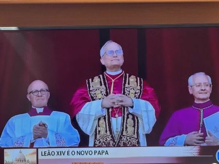 Americano Robert Prevost é eleito novo papa e adota o nome Leão XIV