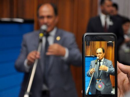 Zé Teixeira aciona bancada por recursos em assistência social e educação