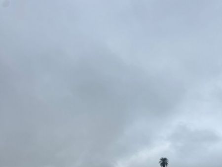 Dia amanhace com nuvens de chuva e a previsão é de chuva para o município