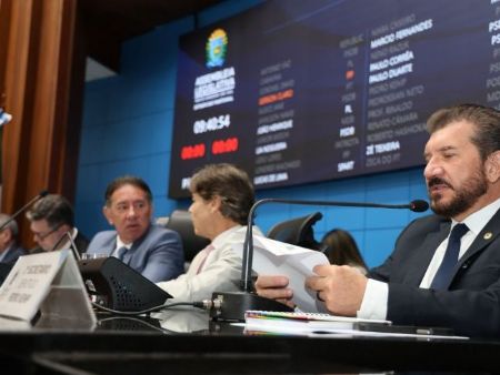 Também foi aprovado pelos deputados o projeto que estabelece diretrizes para a promoção da saúde nas escolas estaduais