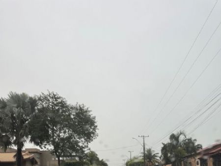 Sexta-feira de Carnaval começa chuvosa em Maracaju e termômetros marcam 29 °C