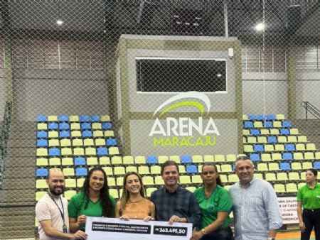 Senadora Soraya durante a entrega em Maracaju