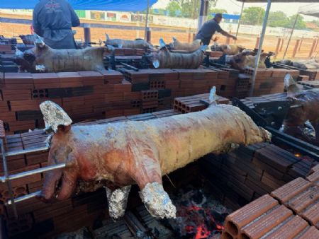 Porco no Rolete Solidário em Maracaju a partir das 11h da manhã na Acatama