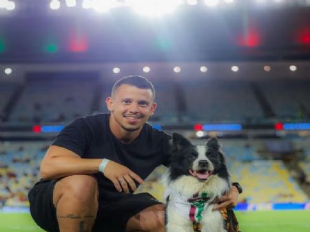 Floki e Gustavo em jogo do Fluminense, no Maracanã — Foto: Eduardo Lima