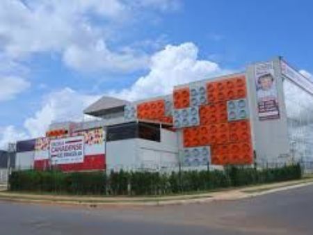 Legenda: A mobilização da comunidade da Escola Canadense de Brasília transforma doações em cuidado concreto, garantindo que cada gesto chegue ao seu destino e faça a diferença neste Natal.