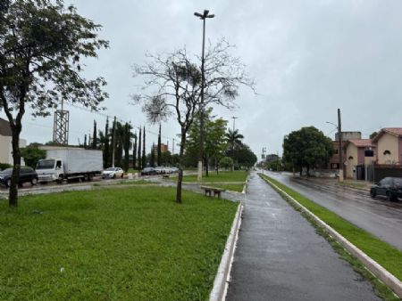Avenida Mario Correa na segunda feira em Maracaju