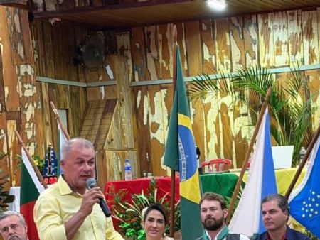 Vereador Joãozinho Rocha que falou em nome do poder legislativo de Maracaju