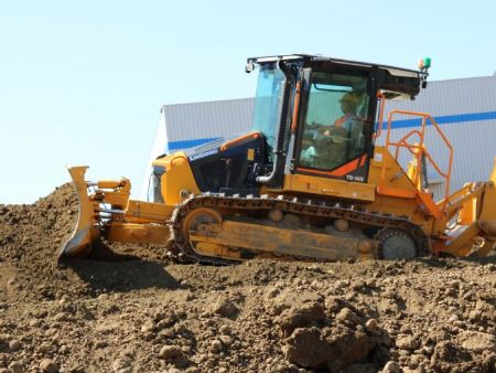 Um dos lançamentos da LiuGong na Agrishow, o trator de esteiras TD14N