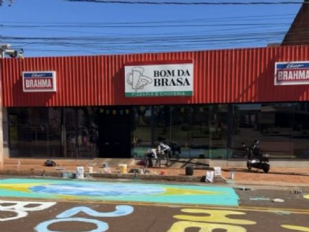 Decorada a avenida 11 de Junho em Maracaju