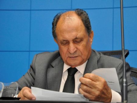 Deputado estaduaal  Zé Teixeira apresenta indicações para garantir estrutura em Dourados
