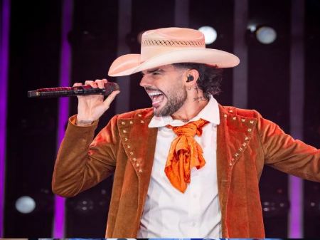 quem sobe ao palco principal é o cantor Luan Pereira, com show previsto para às 22h