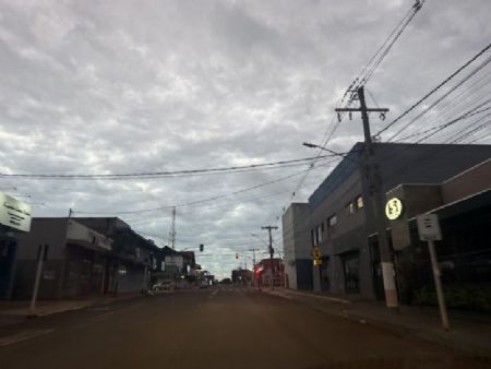Centro de Maracaju nas primeiras horas do dia registrando 12°C