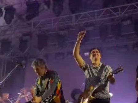 Cidade lotade e musica boa celebram Festival de Inverno com Samuel Rosa no palco 