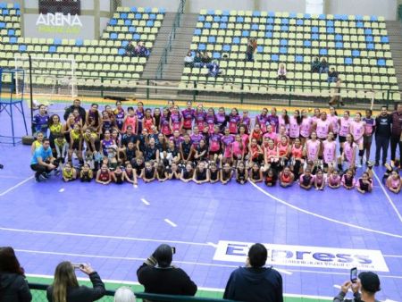 Atletas de base do voleibol sul-mato-grossense