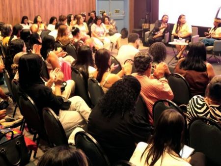 Painel com mulheres indígenas reuniu participantes do que mudaram a vida através do empreendedorismo. (Foto: Chico Ribeiro)
