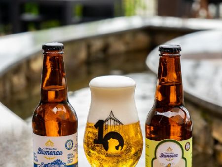 Cervejaria Blumenau tem as opções Ipê Branco Hop Lager e Capivara IPA sem álcool